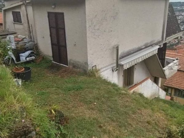 casa indipendente in vendita a Massa