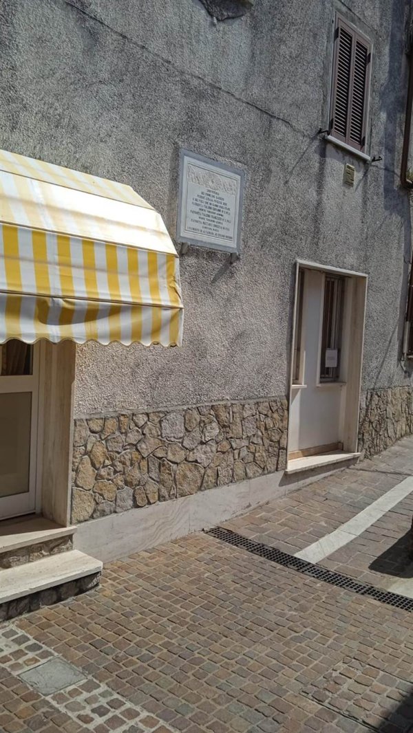 casa indipendente in vendita a Massa in zona Centro Storico