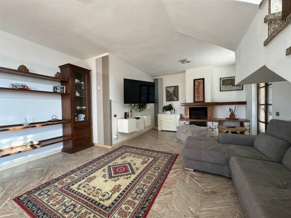 casa indipendente in vendita a Massa
