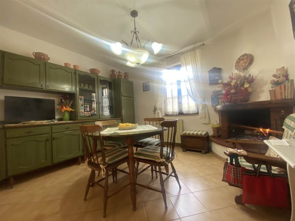 casa indipendente in vendita a Massa