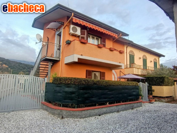 casa indipendente in vendita a Massa in zona Centro Storico