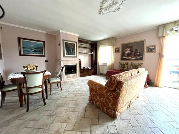 casa indipendente in vendita a Massa in zona Marina di Massa