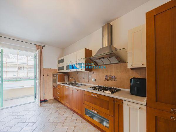 appartamento in vendita a Massa in zona Marina di Massa