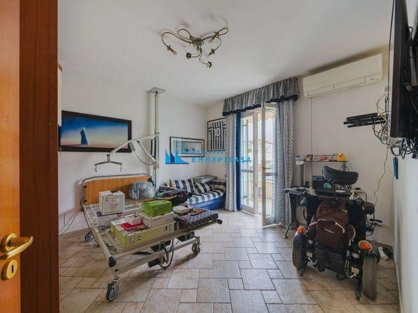 appartamento in vendita a Massa in zona Marina di Massa