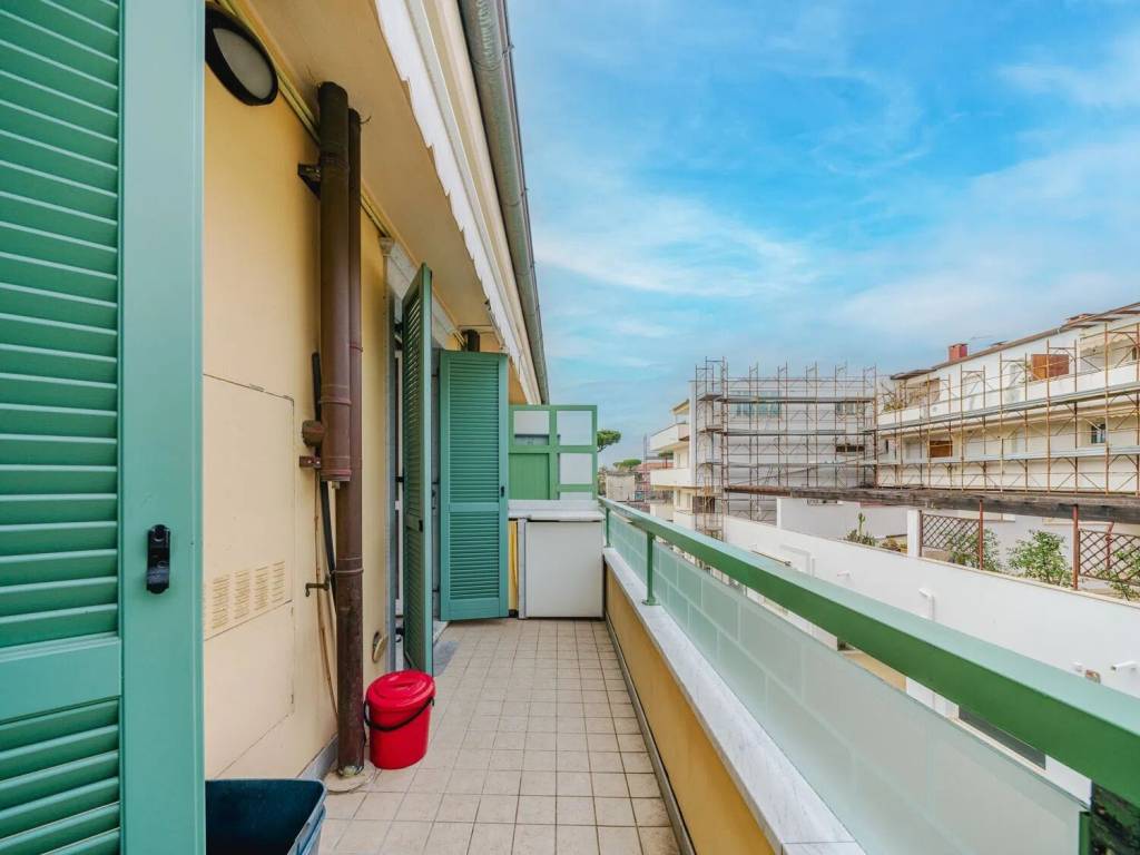 appartamento in vendita a Massa in zona Marina di Massa