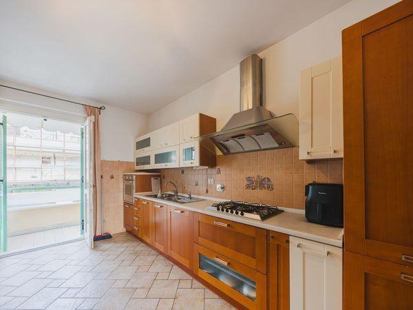 appartamento in vendita a Massa in zona Marina di Massa