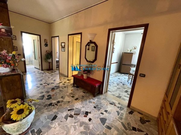 casa indipendente in vendita a Massa in zona Marina dei Ronchi