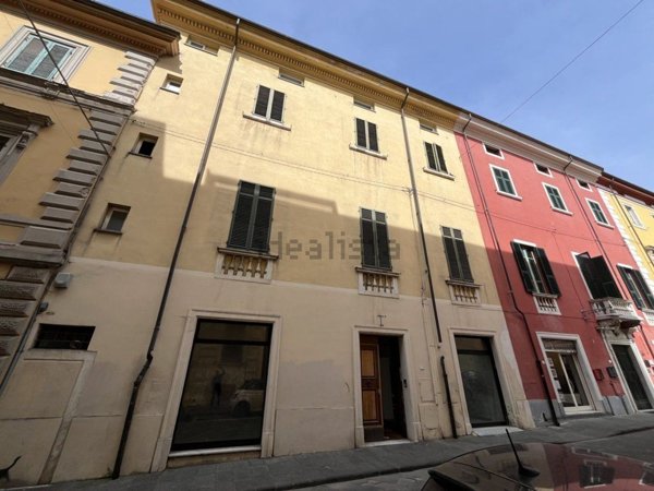 locale di sgombero in vendita a Massa in zona Centro Storico