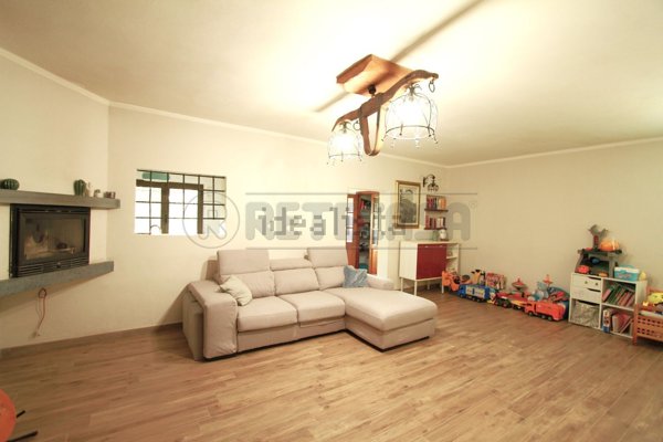 casa indipendente in vendita a Massa