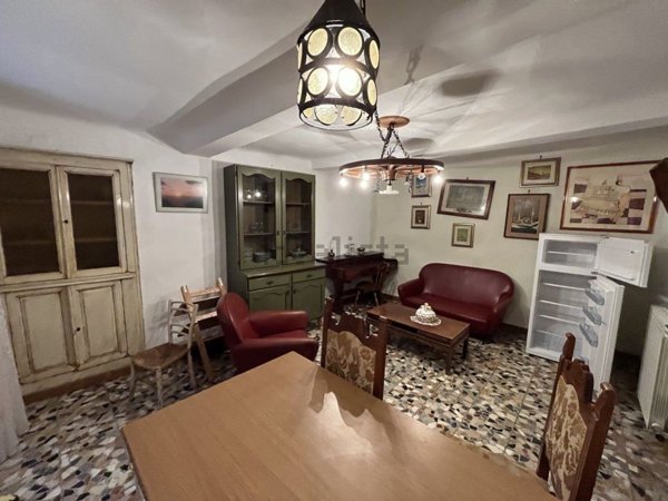 casa semindipendente in vendita a Massa