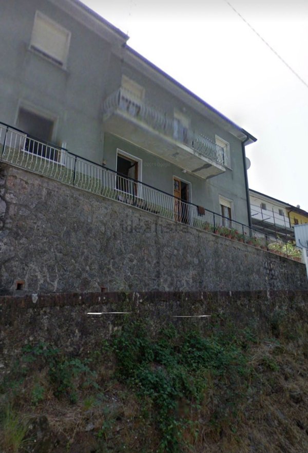 casa indipendente in vendita a Massa