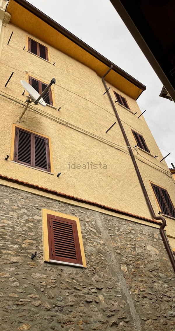 casa indipendente in vendita a Massa in zona Antona