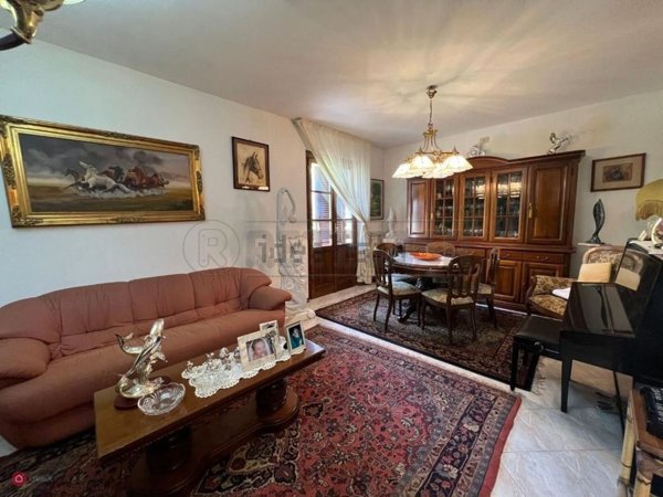 casa indipendente in vendita a Massa in zona Centro Storico