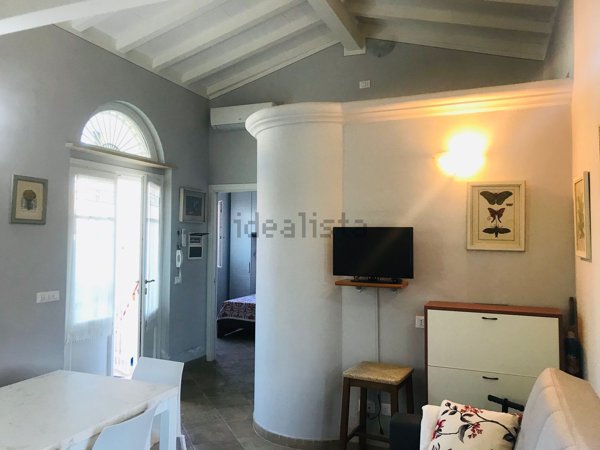 casa indipendente in vendita a Massa in zona Marina di Massa