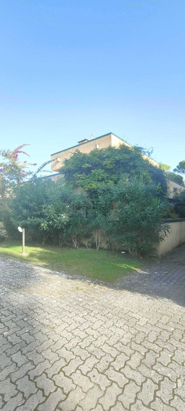 casa indipendente in vendita a Massa