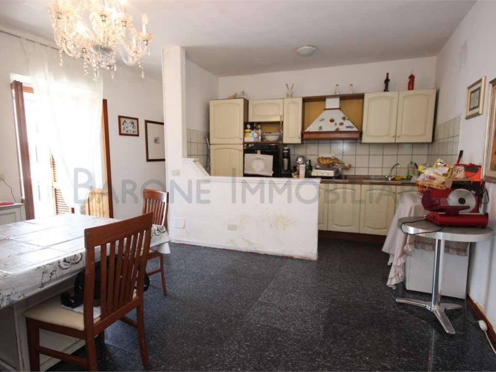 appartamento in vendita a Massa in zona Centro Storico