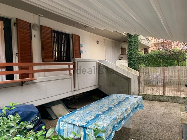 casa indipendente in vendita a Massa in zona Marina dei Ronchi