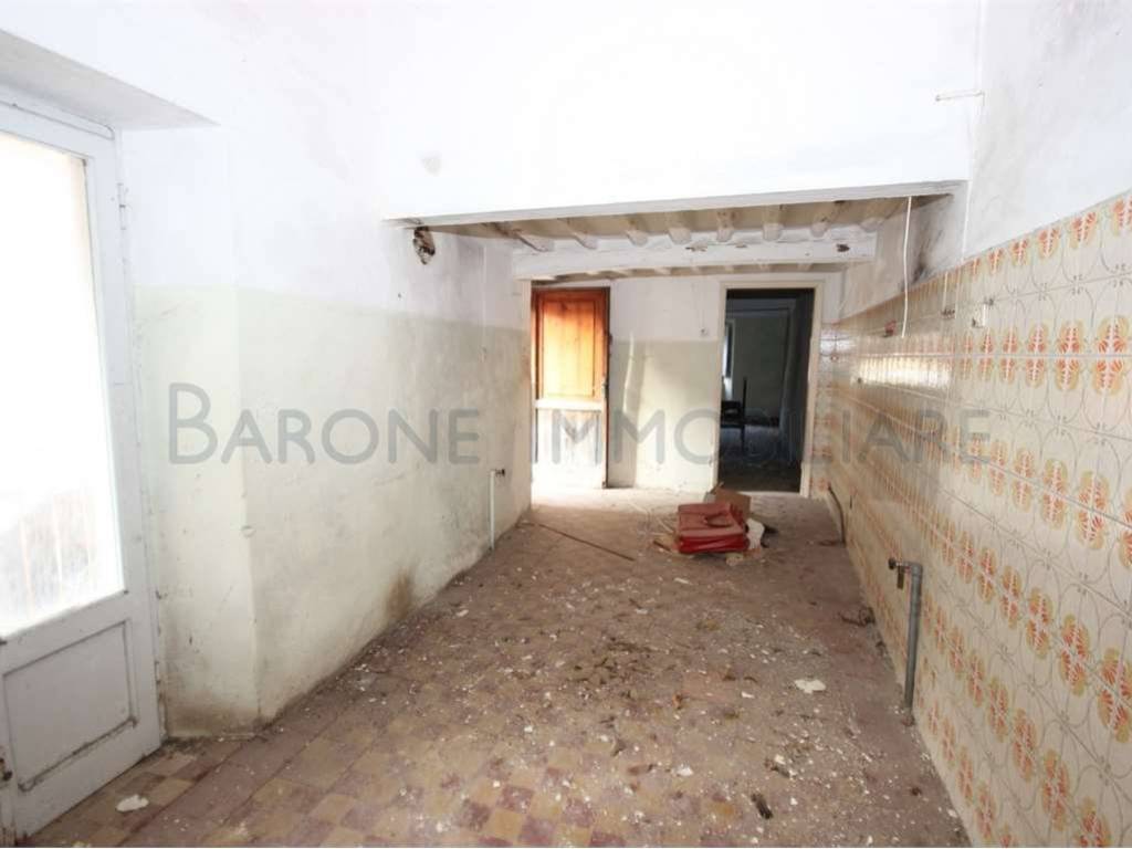 casa indipendente in vendita a Massa