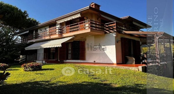 casa indipendente in vendita a Massa in zona Marina dei Ronchi