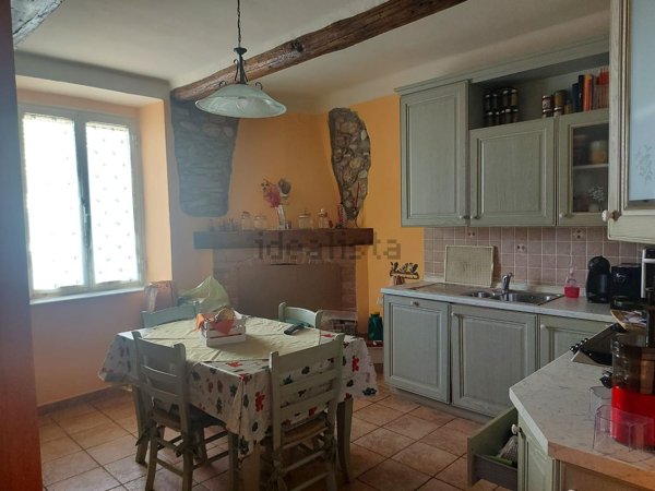 casa indipendente in vendita a Massa in zona Centro Storico