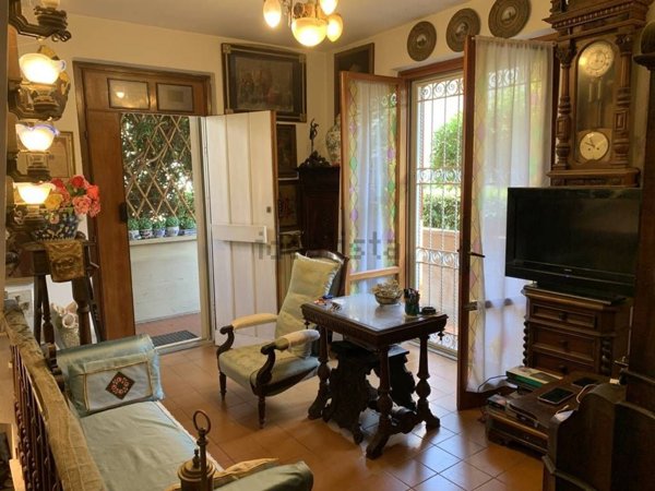 casa indipendente in vendita a Massa