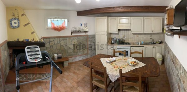 casa indipendente in vendita a Massa