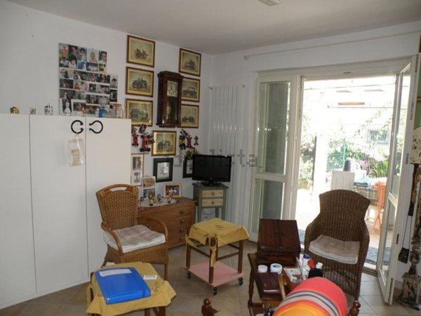 casa semindipendente in vendita a Massa in zona Marina di Massa
