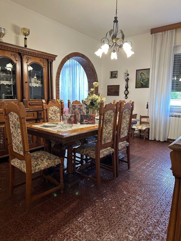 casa indipendente in vendita a Massa in zona Marina dei Ronchi