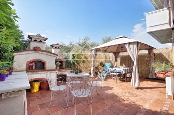 casa indipendente in vendita a Massa in zona Marina di Massa