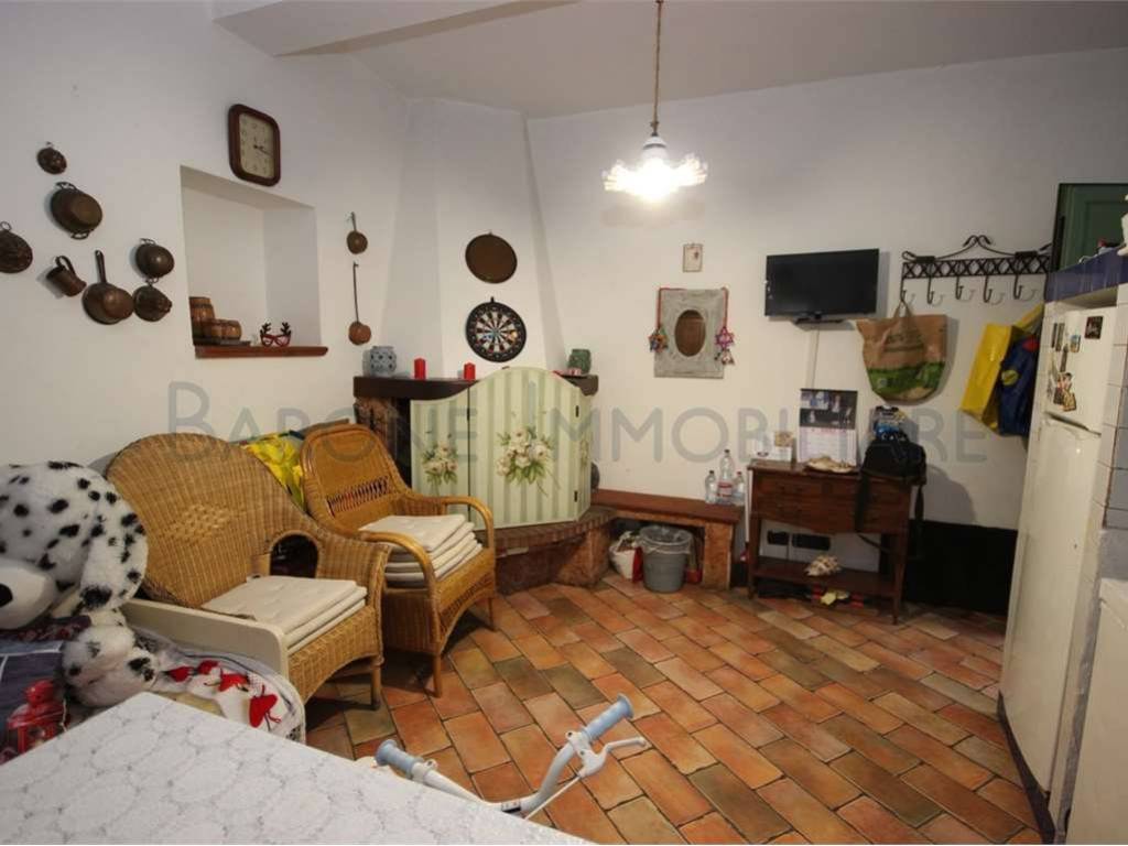 appartamento in vendita a Massa in zona Mirteto