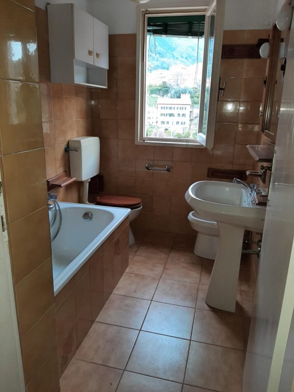 appartamento in vendita a Massa in zona Borgo del Ponte