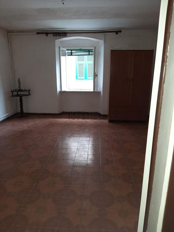 appartamento in vendita a Massa in zona Borgo del Ponte
