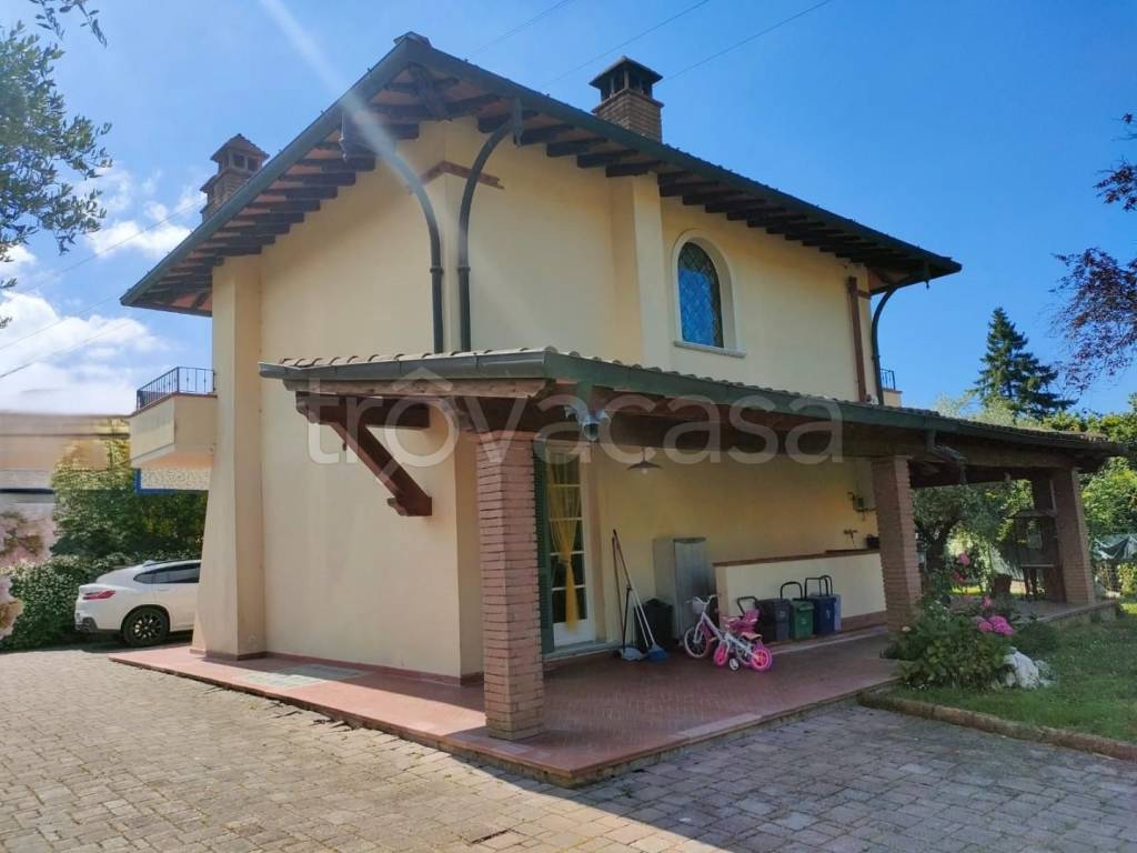 casa indipendente in vendita a Massa in zona Romagnano