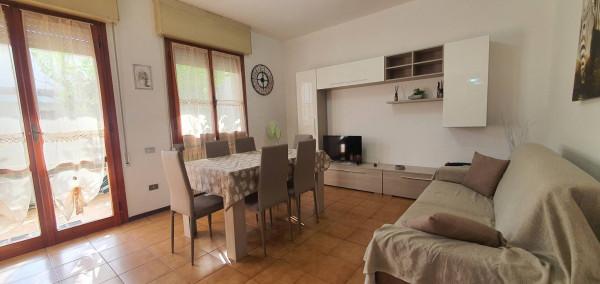 appartamento in vendita a Massa in zona Marina di Massa