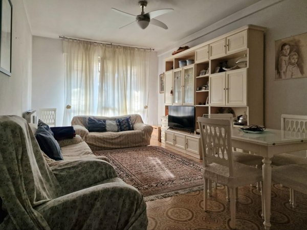 appartamento in vendita a Massa in zona Marina di Massa