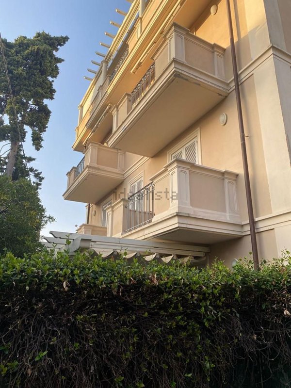 appartamento in vendita a Massa in zona Marina dei Ronchi