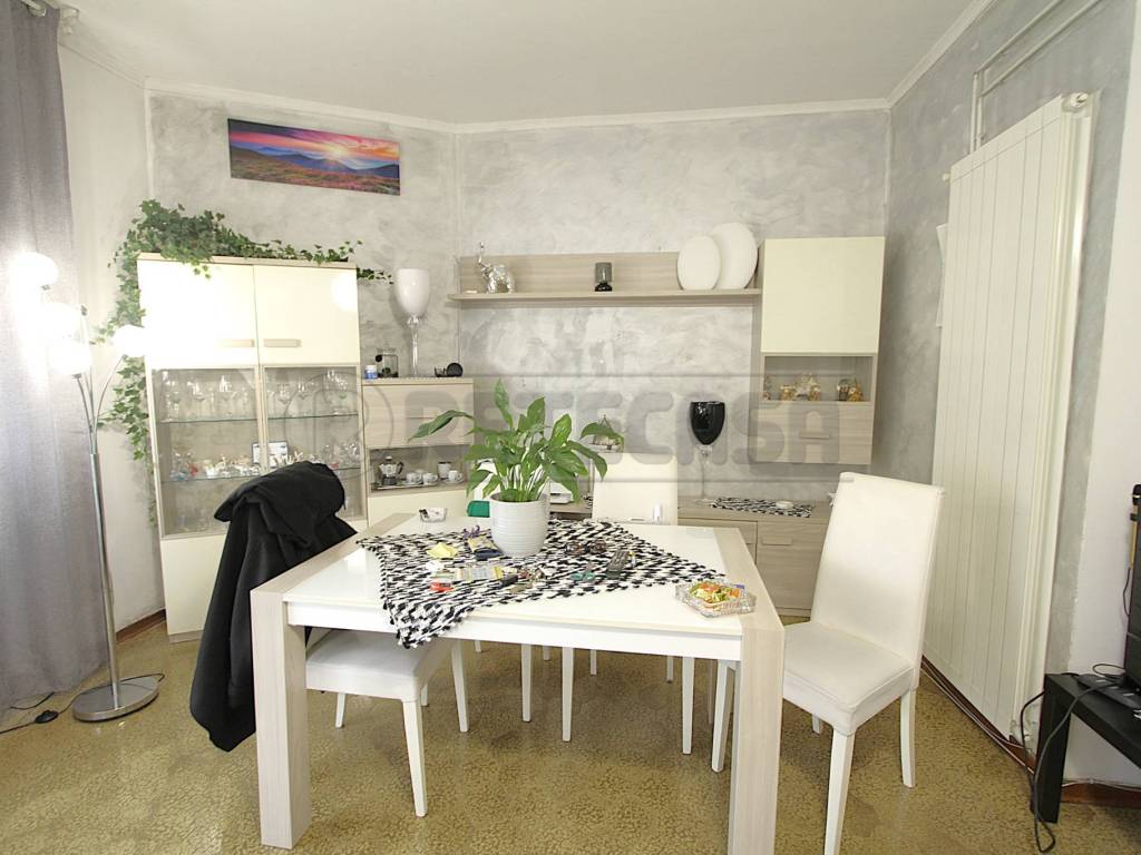 appartamento in vendita a Massa in zona Marina di Massa