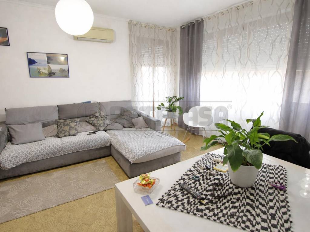 appartamento in vendita a Massa in zona Marina di Massa