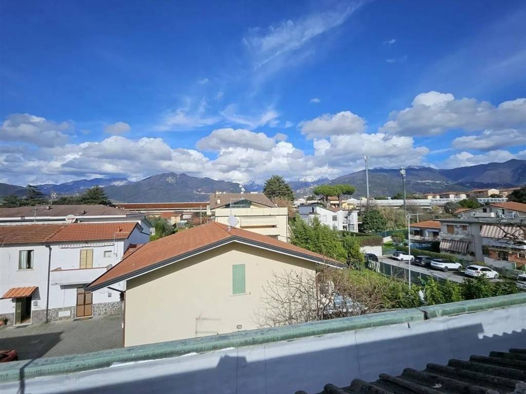 appartamento in vendita a Massa in zona Marina di Massa