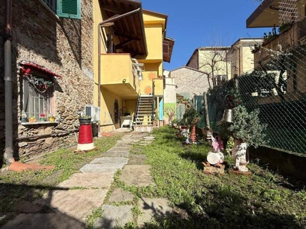 appartamento in vendita a Massa in zona Centro Storico