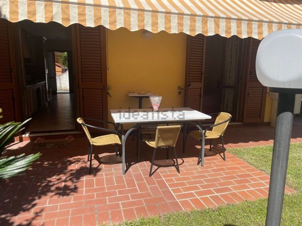 appartamento in vendita a Massa in zona Marina di Massa
