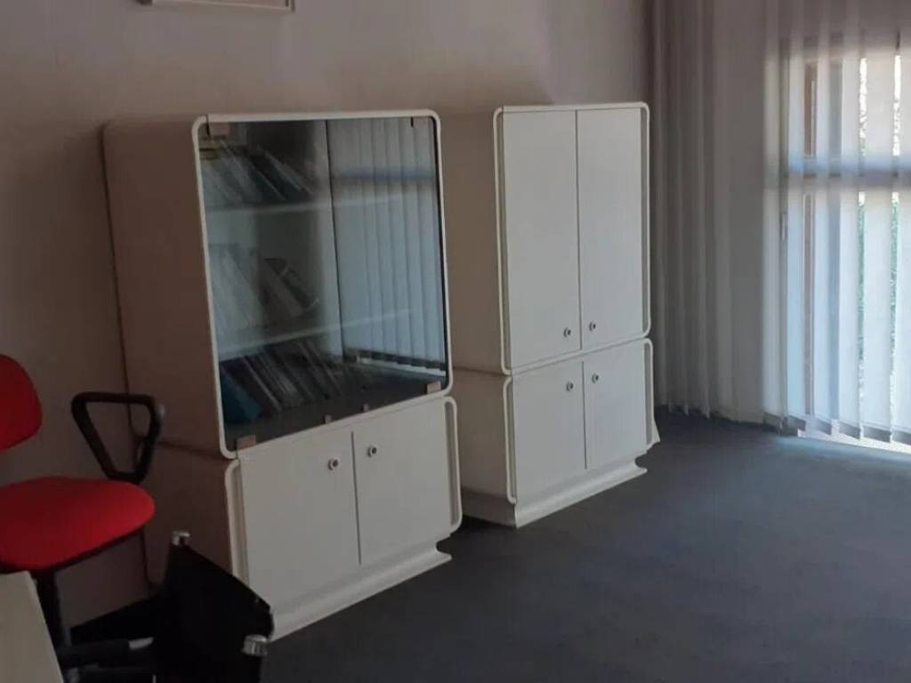 negozio in vendita a Massa in zona Marina dei Ronchi