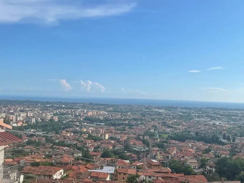 casa indipendente in vendita a Massa