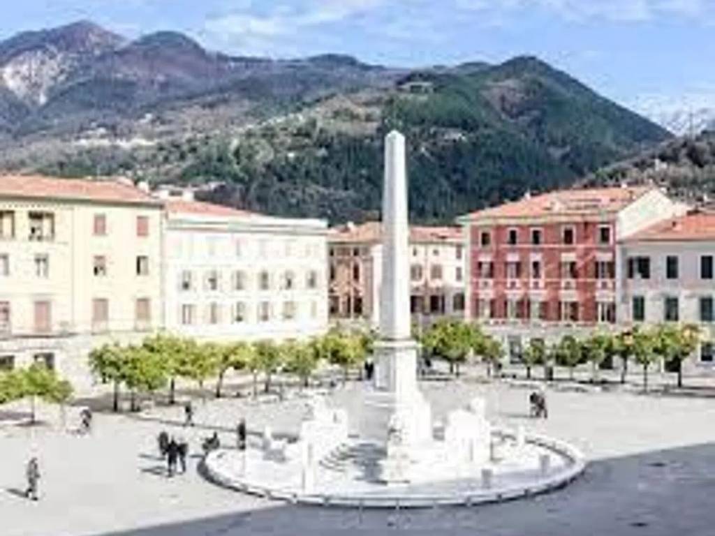 appartamento in vendita a Massa in zona Centro Storico