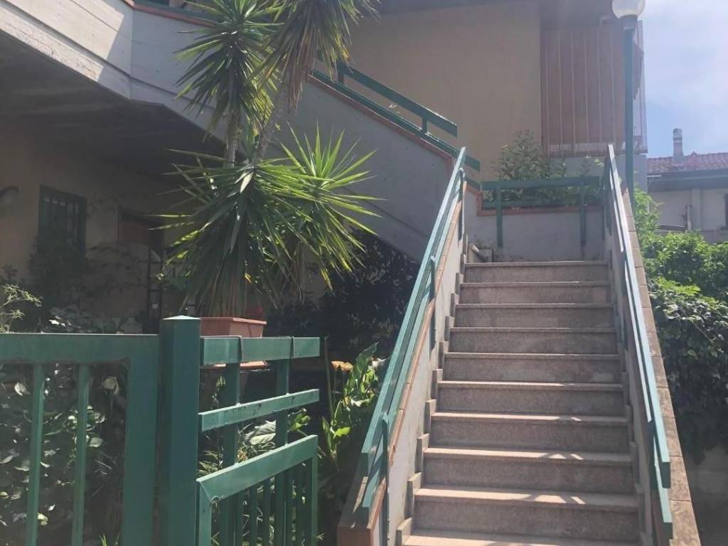 appartamento in vendita a Massa in zona Marina di Massa