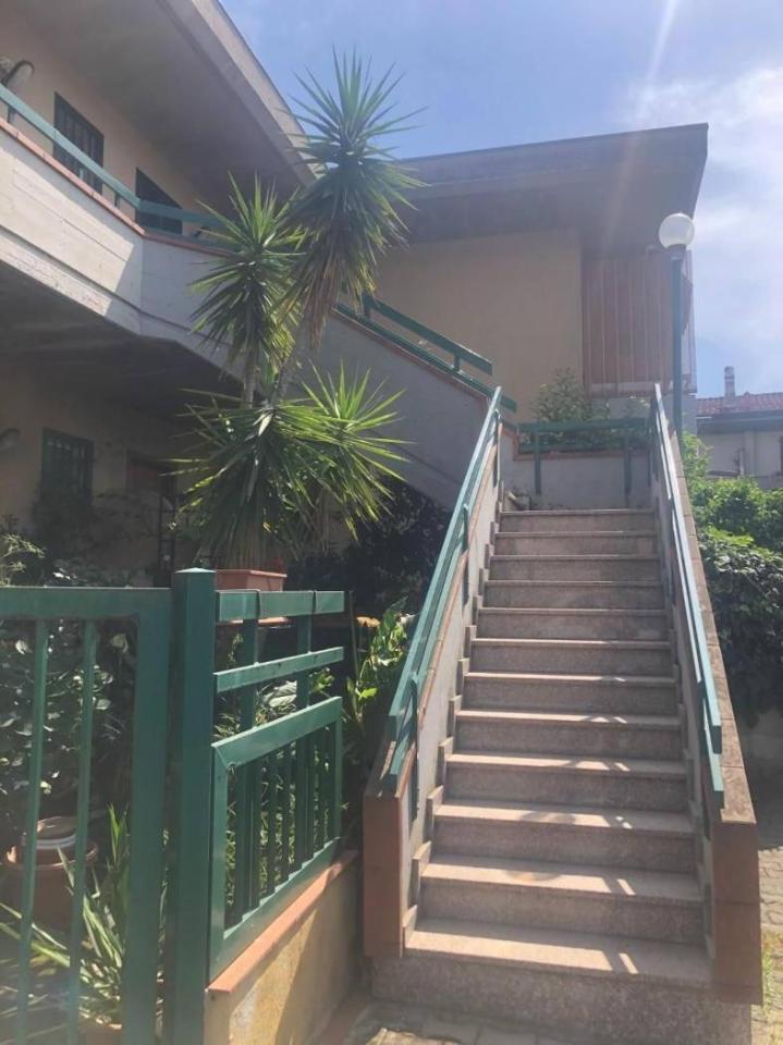 appartamento in vendita a Massa in zona Marina di Massa