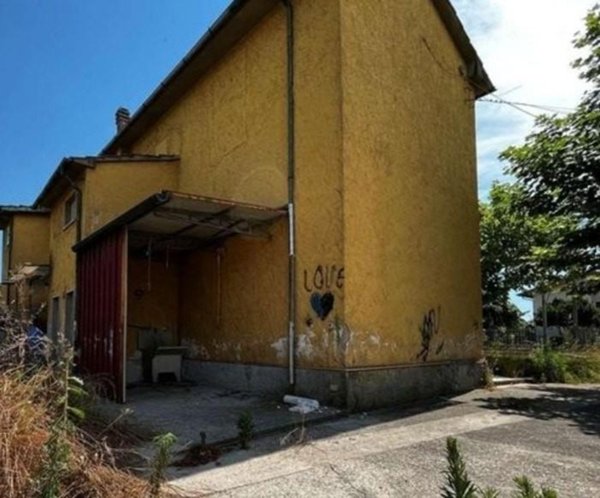 casa semindipendente in vendita a Massa