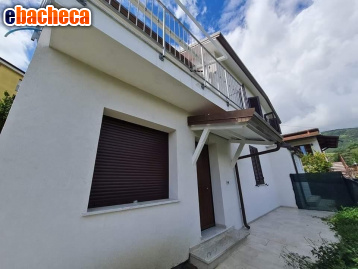 casa indipendente in vendita a Massa in zona Romagnano
