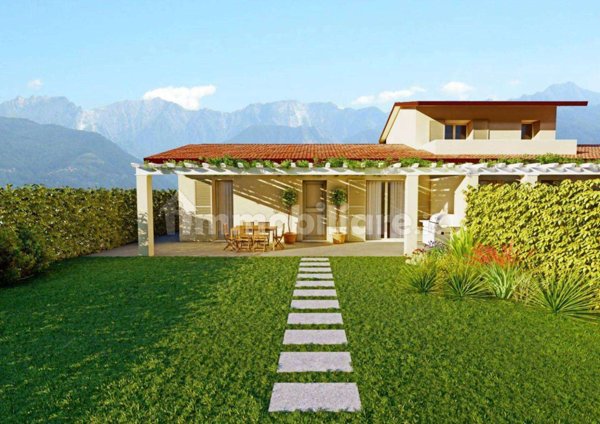 casa indipendente in vendita a Massa in zona Marina di Massa