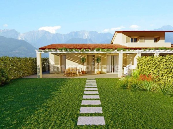 casa indipendente in vendita a Massa in zona Marina di Massa